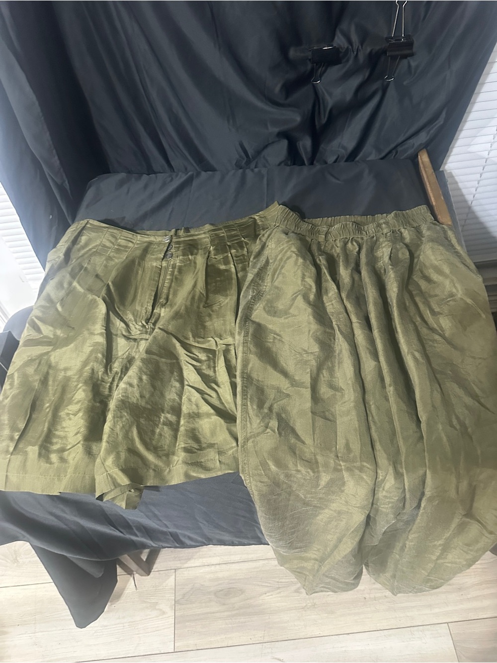 Olive Green Lightweight Shorts/pants set-express-silk-size M-NWT-#619